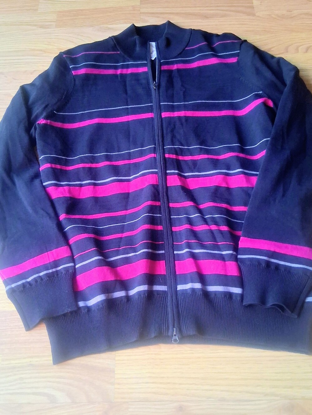 NWT Ladies Swearer Style Jacket. Black, Pink, Sz M